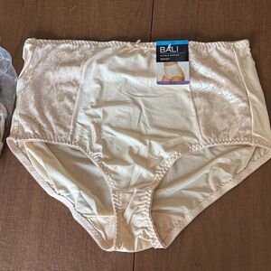 NWT Bali Light Beige Shaping Briefs SZ 2X - Never Worn - 2 Available